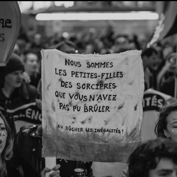 Photo manif les filles des sorcières Le misanthrope