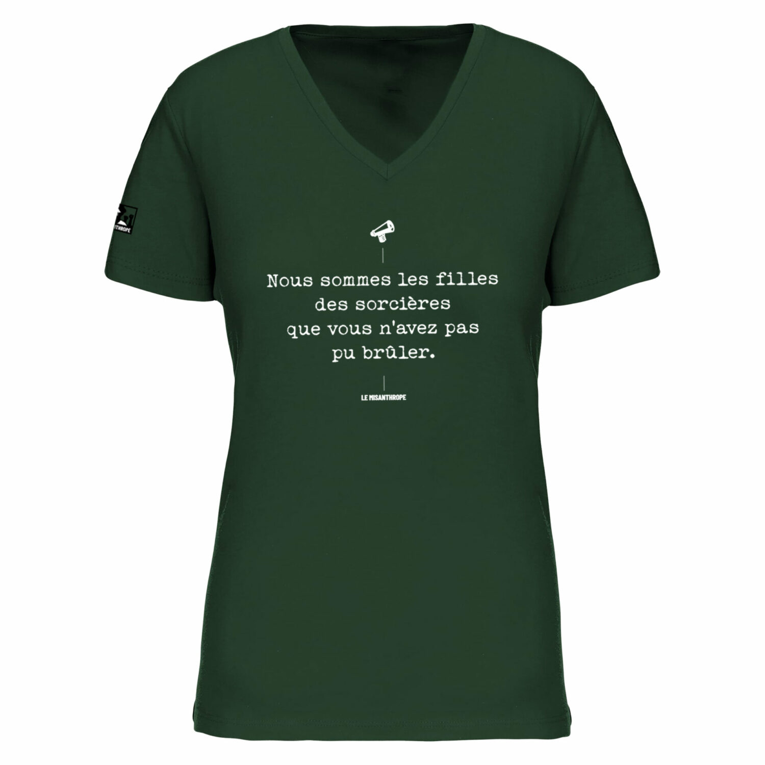 t-shirt féministe col V avec slogan Nous sommes les filles des sorcières que vous n'avez pas pu brûler – vêtement engagé pour l’émancipation et la force des femmes.