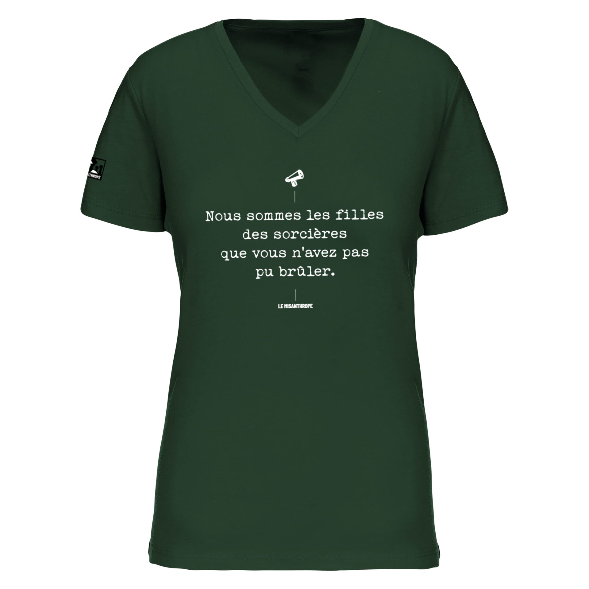 T-shirt féministe col V – Nous sommes les filles des sorcières que vous n'avez pas pu brûler t-shirt féministe col V avec slogan Nous sommes les filles des sorcières que vous n'avez pas pu brûler – vêtement engagé pour l’émancipation et la force des femmes.