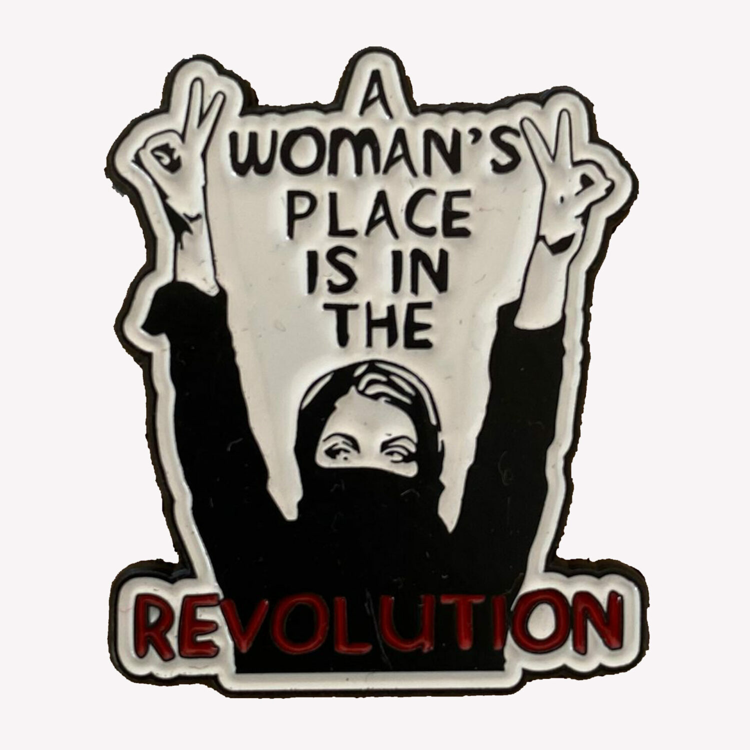 Pin's féministe "A woman's place is in the revolution"