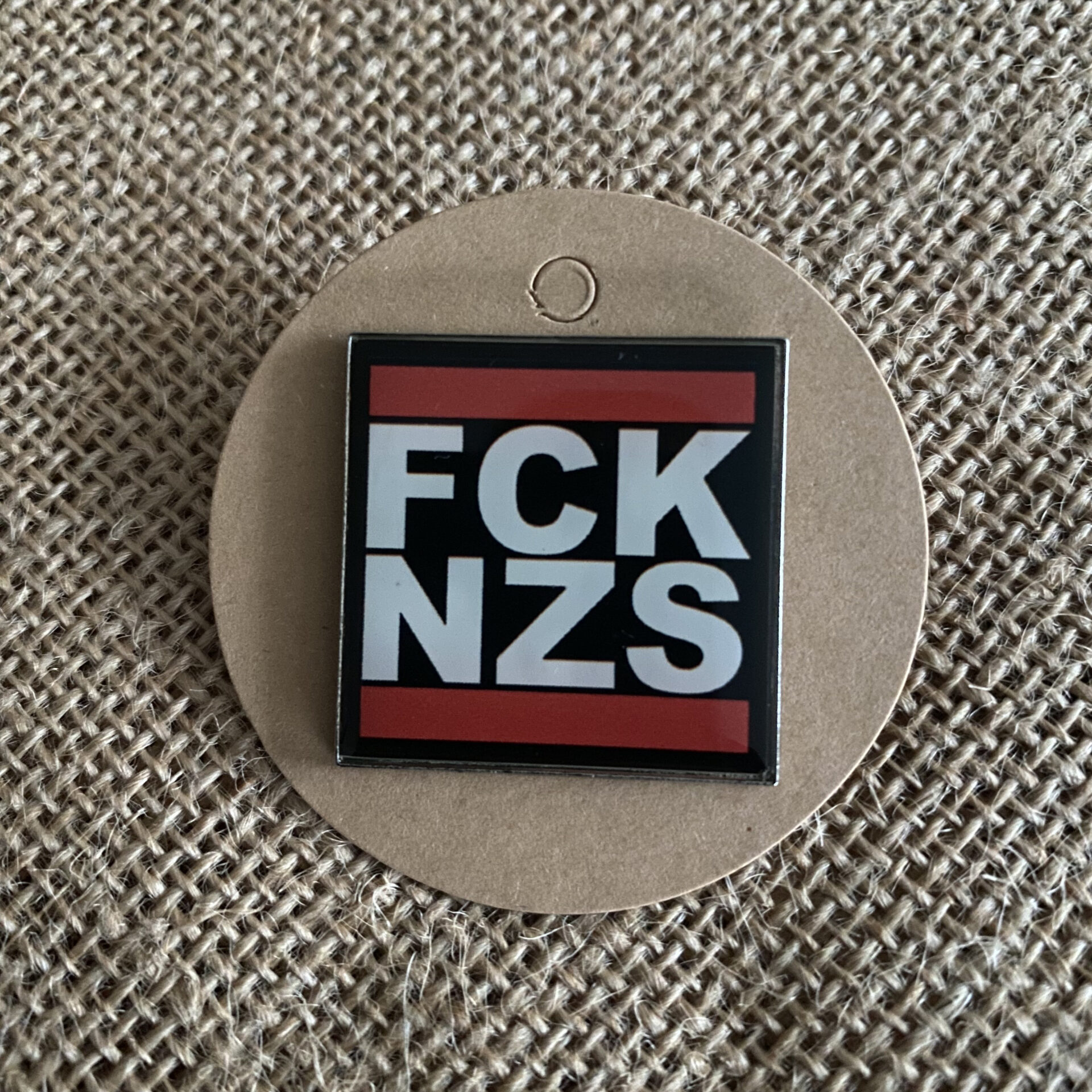 Pin's Fuck NZS Le Misanthrope Pin's Fuck NZS Le Misanthrope