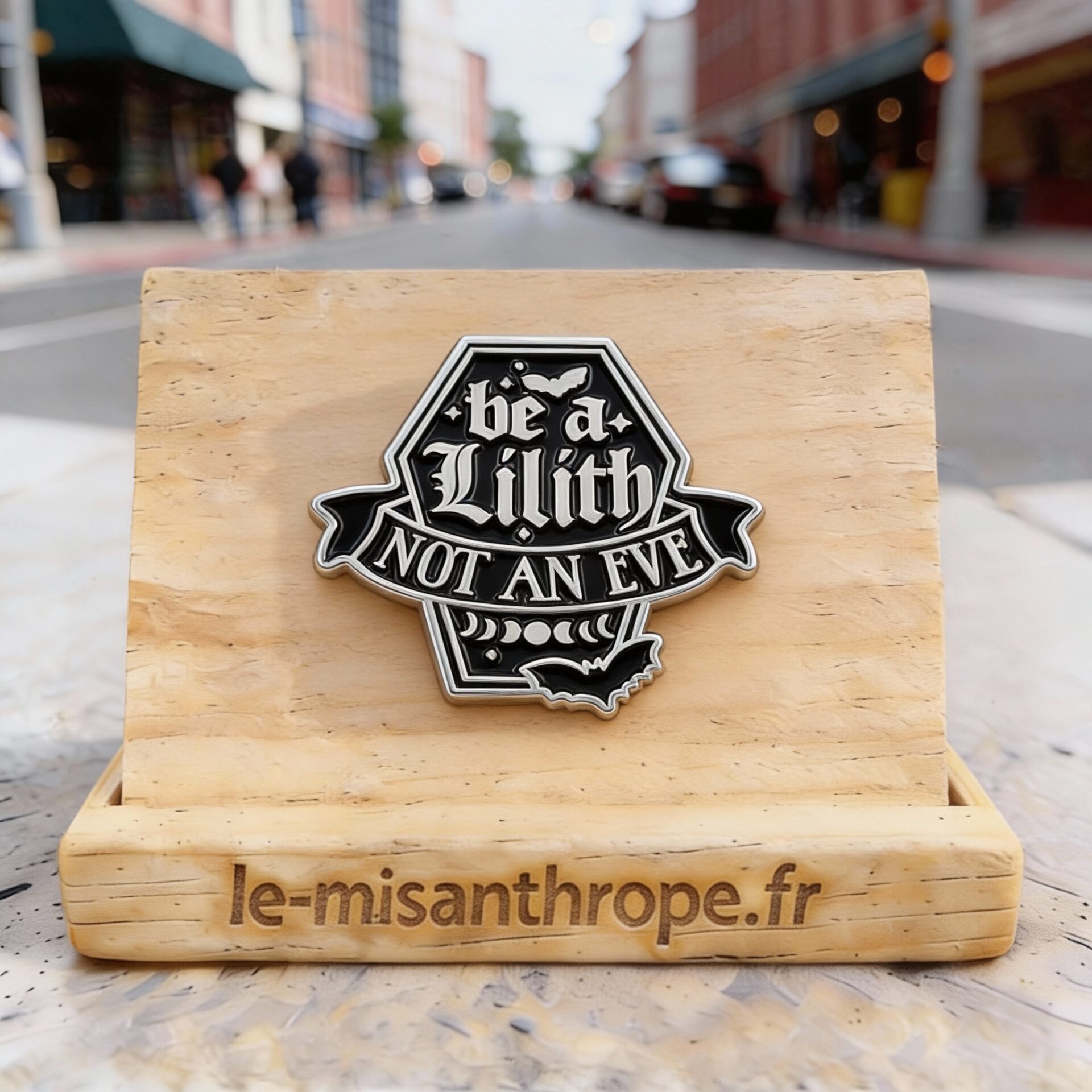 Pin’s militant et féministe – Accessoire engagé Le Misanthrope (34) Pin’s militant et féministe – Accessoire engagé Le Misanthrope