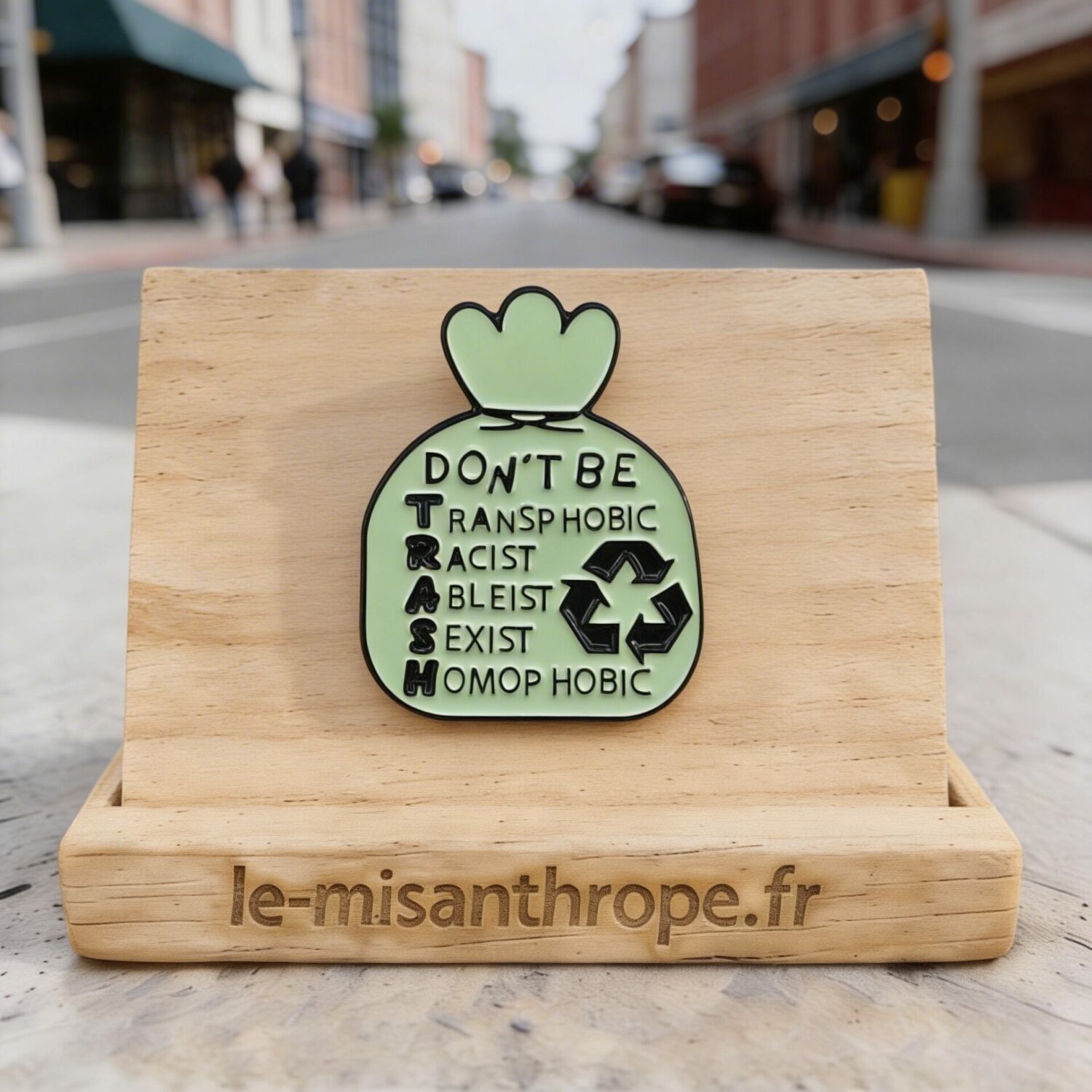 Pin’s militant et féministe – Accessoire engagé Le Misanthrope