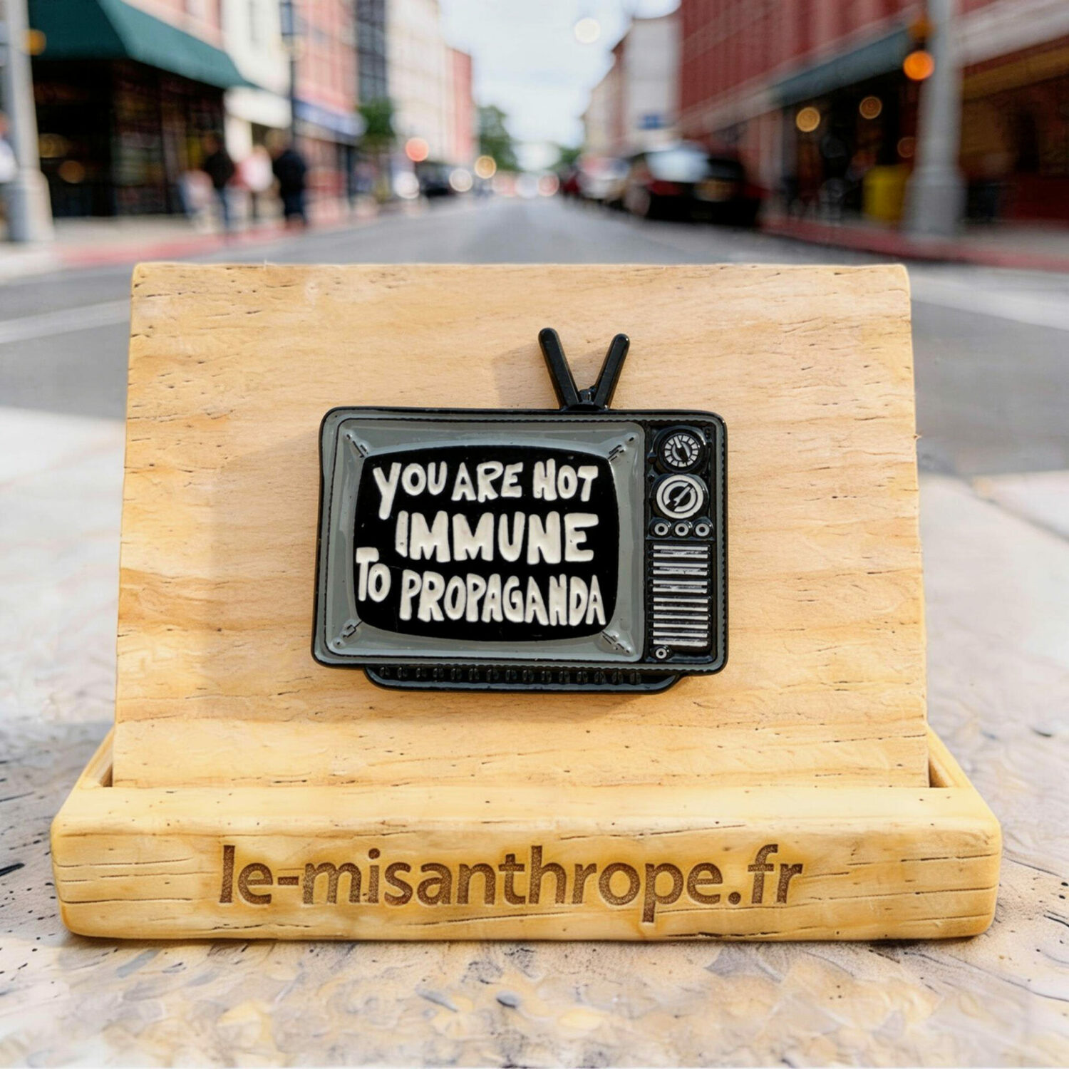Pin’s militant et féministe – Accessoire engagé Le Misanthrope