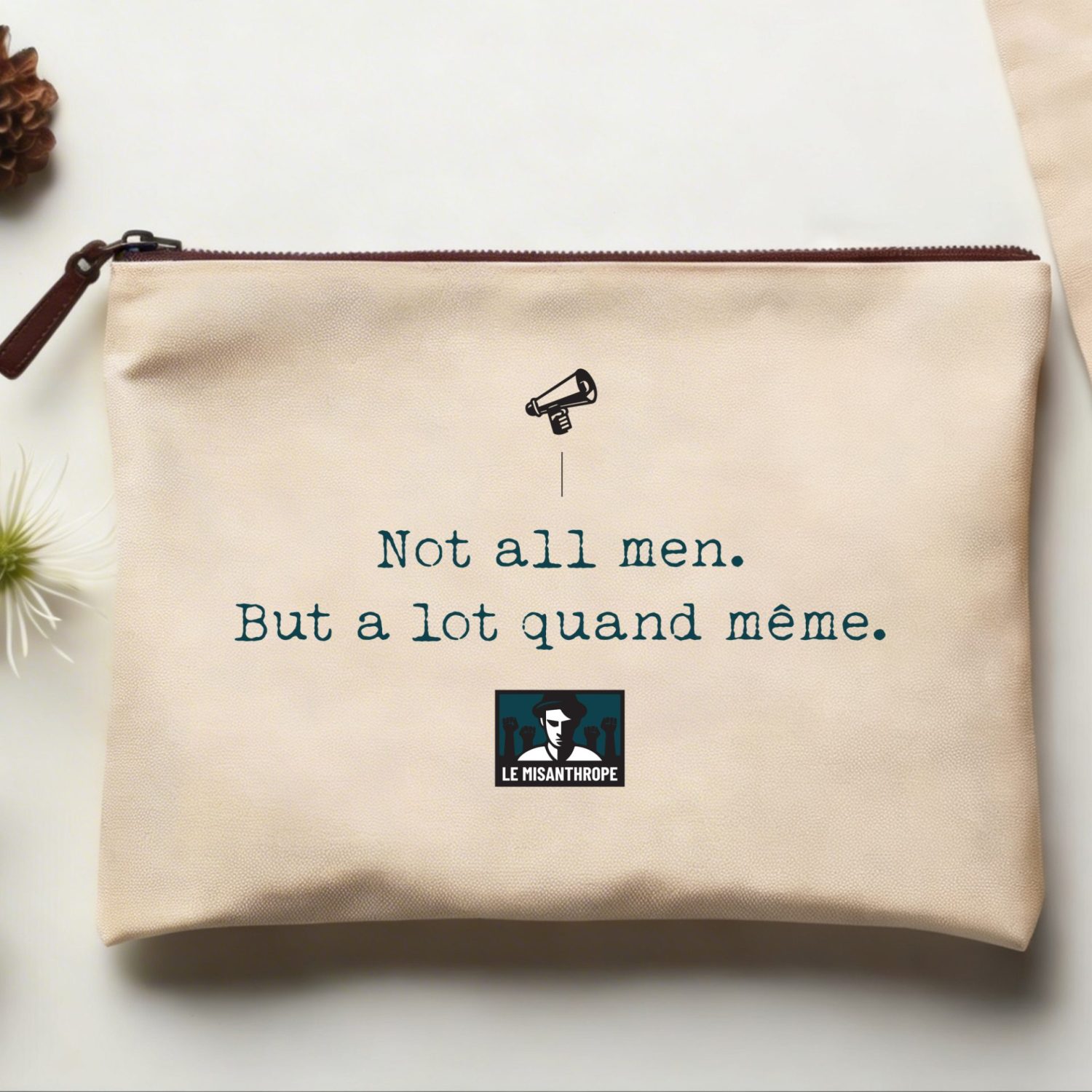 Pochette féministe coton écru Not all men but a lot quand même