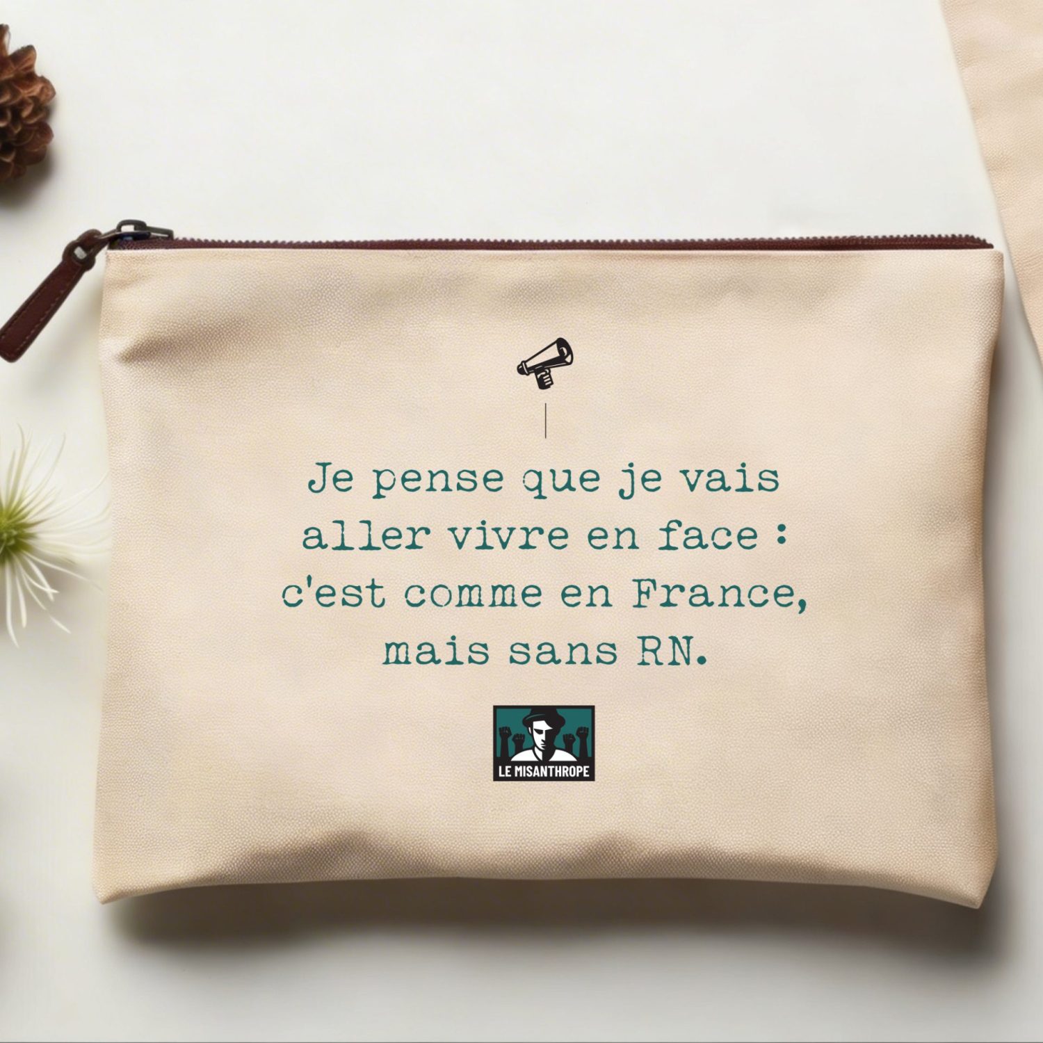 Pochette militante coton écru Je pense que je vais aller vivre en FACE c’est comme en France mais sans RN