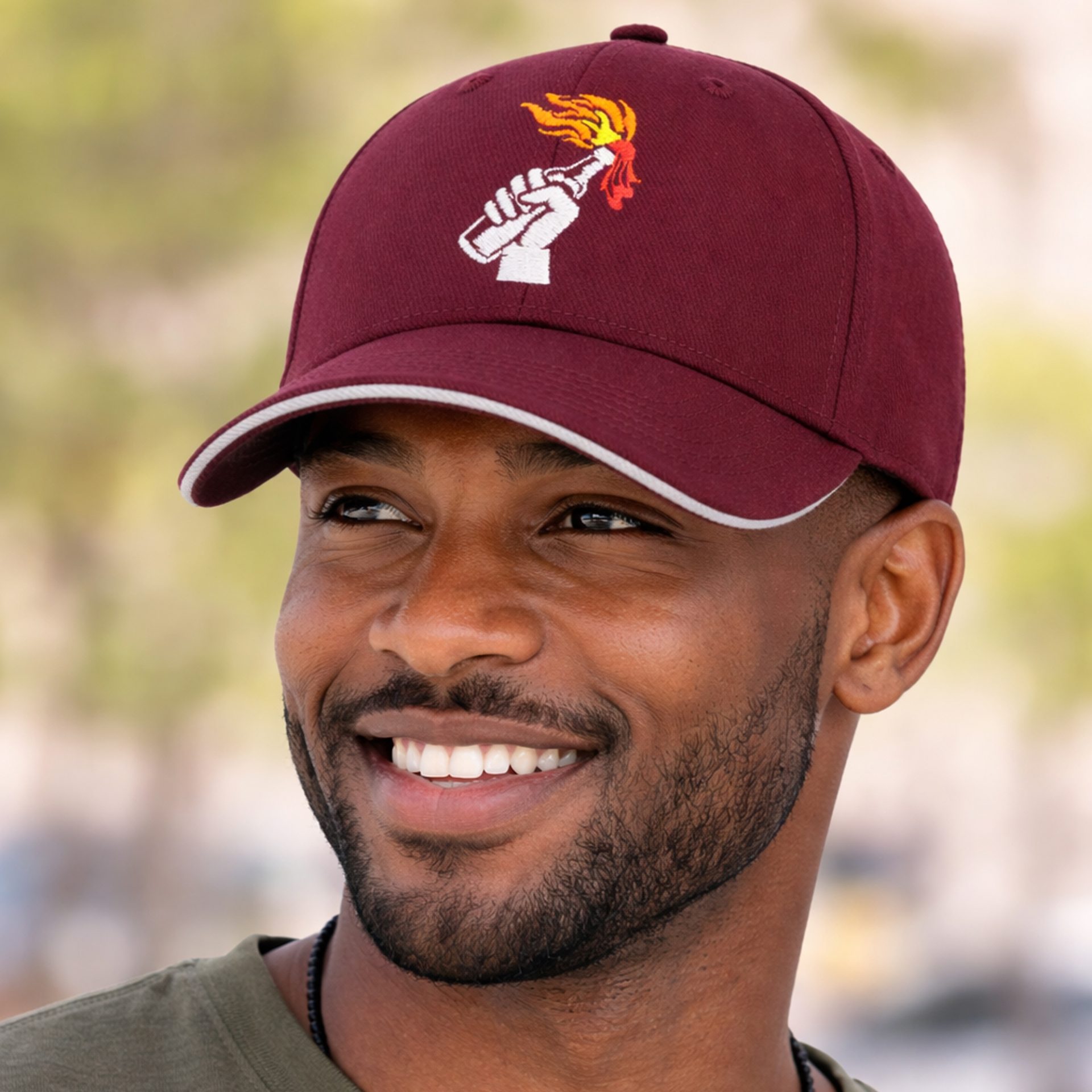 Casquette 6 panneaux avec broderie cocktail molotov Le Misanthrope