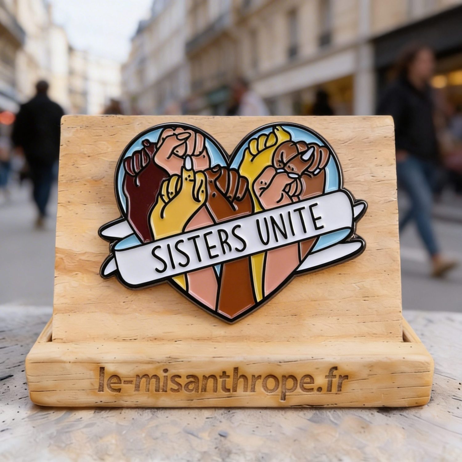 Pin’s féministe Sisters unite message solidarité femmes