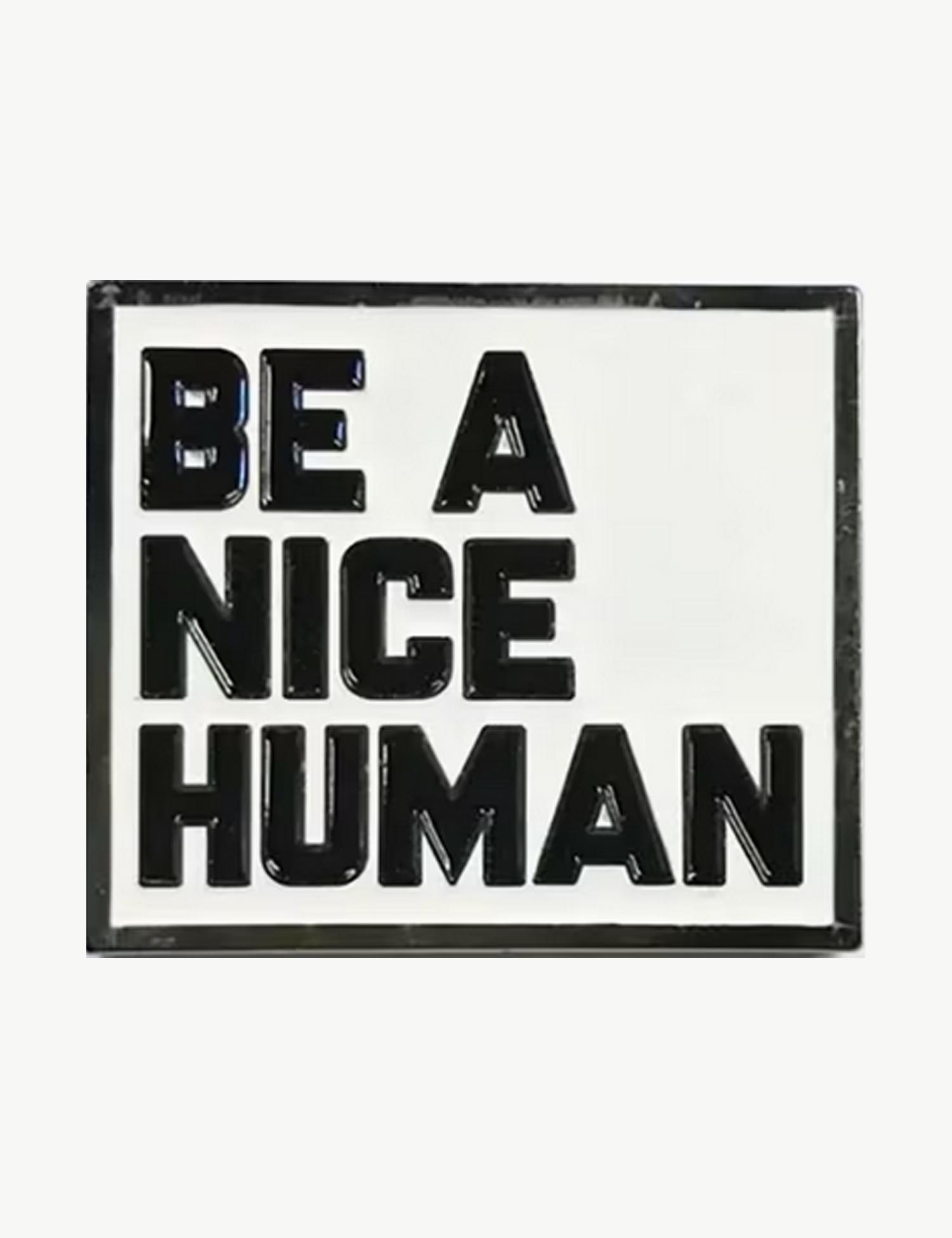 Pin's militant " Be a nice human" – Image 1